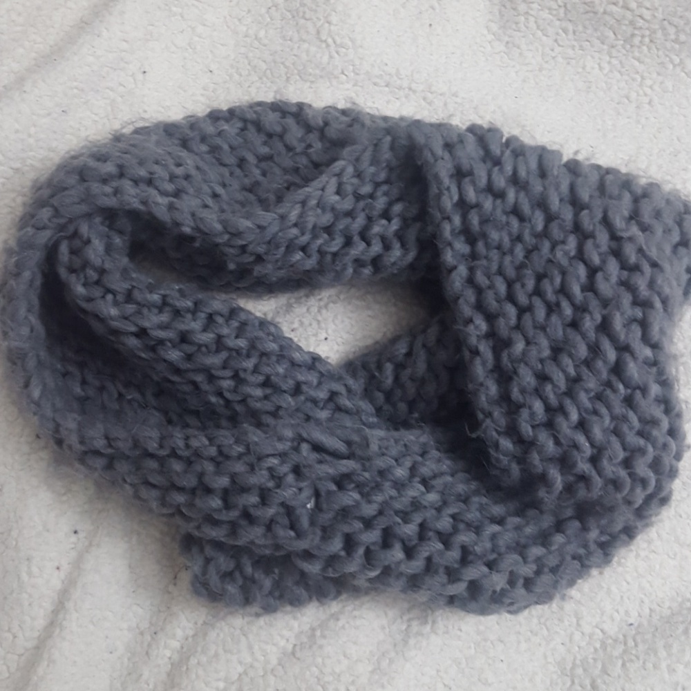 Gray Circle Scarf